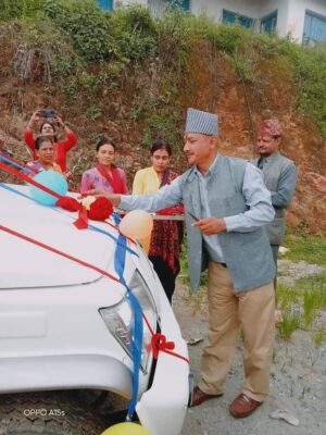 महिला सहकारीलाई बोलेरो जिप हस्तान्तरण