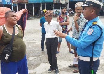रातो प्लेटलाइ कडाइ गर्दै  गुल्मीका  ट्राफिक प्रहरी