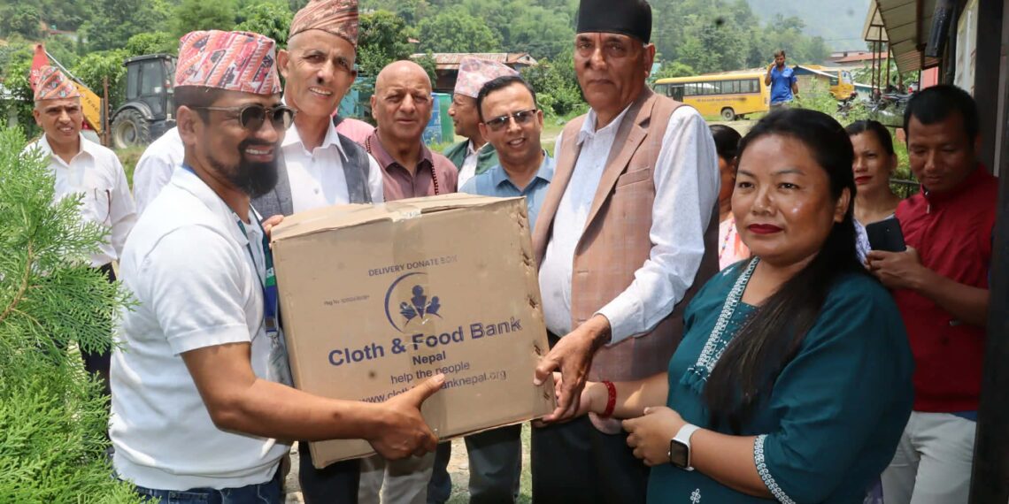 गुल्मीको सत्यवती गाउँपालिकामा कपडा बैंक सञ्चालन, ४९१ जनालाई न्यानो कपडा वितरण