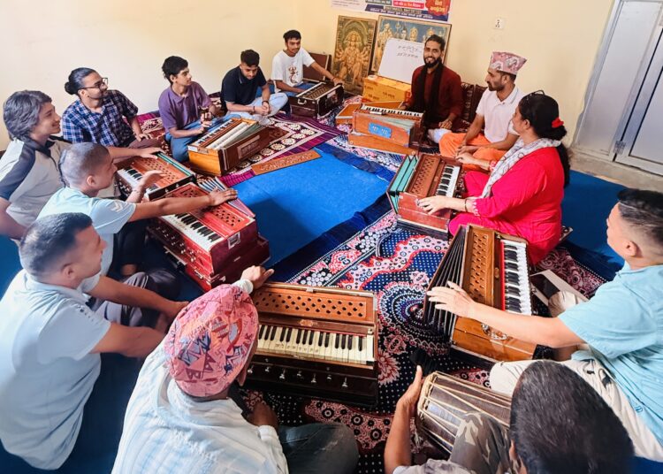 गुल्मी र स्याङ्जामा हार्मोनियम प्रशिक्षणप्रति बढ्दो आकर्षण, लोकभजन र मौलिक संस्कृतिको संरक्षणमा रुरु सञ्चार कलाघर सक्रिय